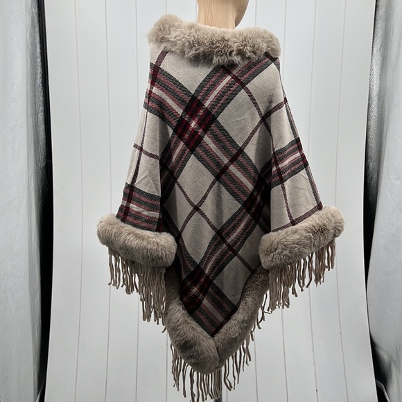🆕Tartan Plaid V-Shape Poncho W/Faux Fur & Fringe Trim - Picture 7 of 12